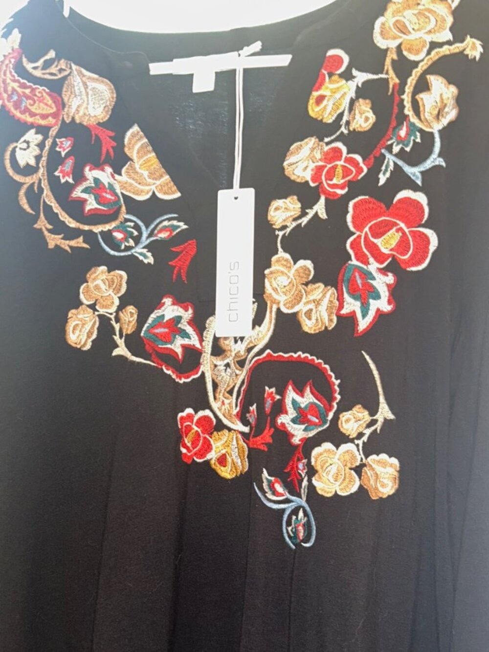Chico's Embroidered Stretchy Top NWT Size 4 (20-22)